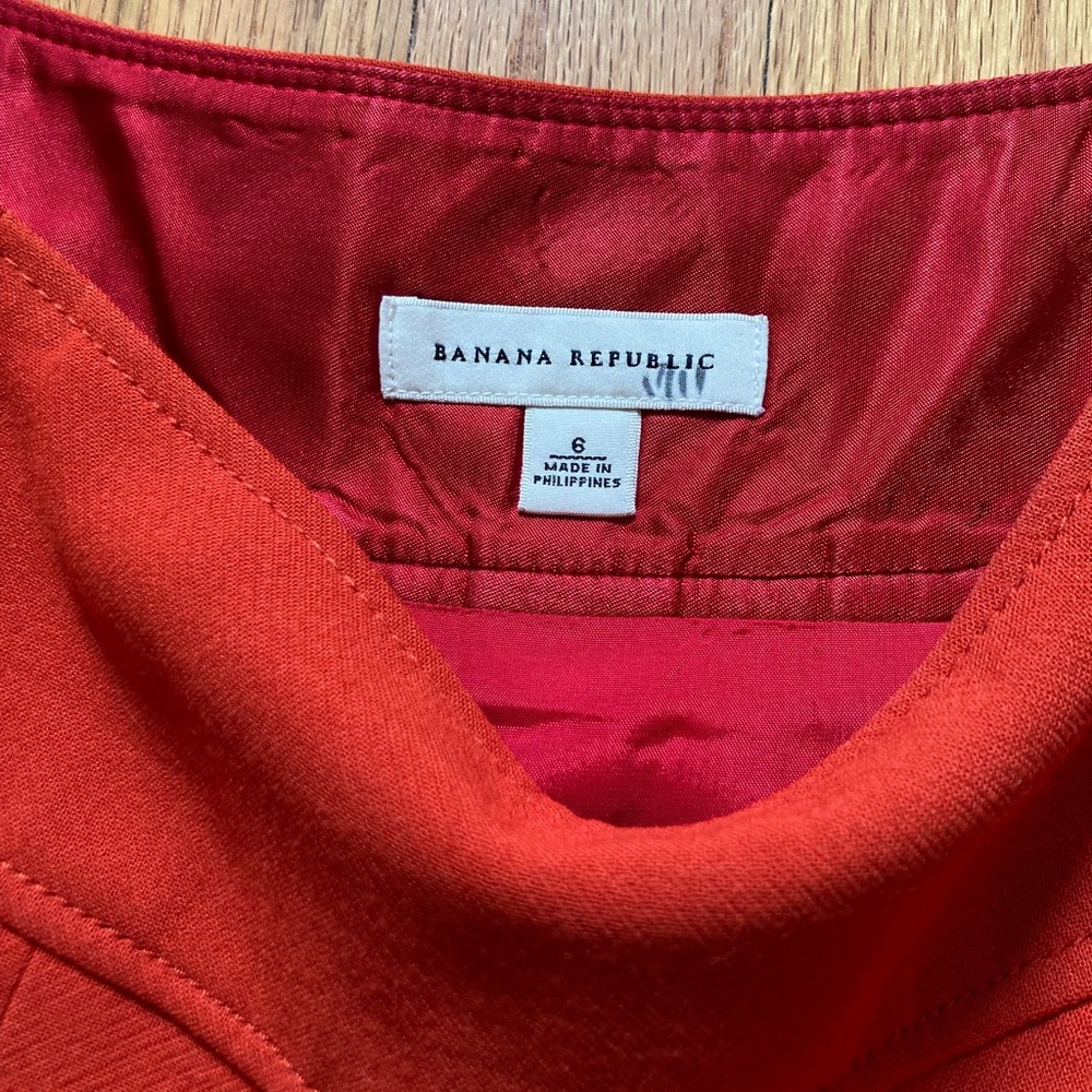 Banana Republic Orange pleated skirt (size 6) - Picture 2 of 2